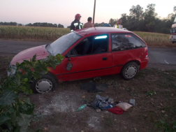 Kora este Kabán közelében egy autó borult fel