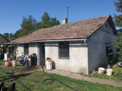 Berendezési tárgyak égtek egy családi ház egyik szobájában szerda délelőtt Kabán, a Dózsa György utcában