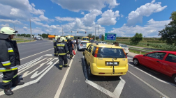 A 4-es számú főúton történt balesetnél a tűzoltók az áramtalanítást elvégezték