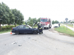 a balesetben megsérült autó roncsa