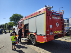 ismerkedés a tűzoltó autóval