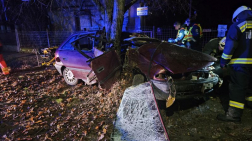 Berettyóújfaluban a Morotva utcában fának csapódott autót vizsgálják