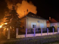 Az égő tetőszerkezet